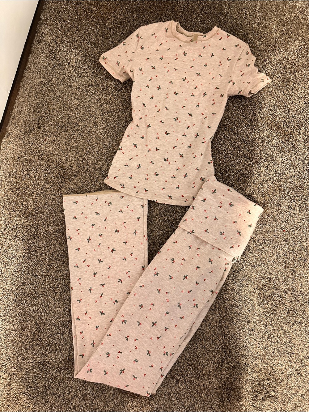 SKIMS Christmas Holly’s Short-Sleeve and foldover flares Lounge Set